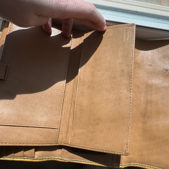 Rare Vintage Coach Signature Soho Wallet in Brown and Tan with Silver Hardware - Picture 6 of 10